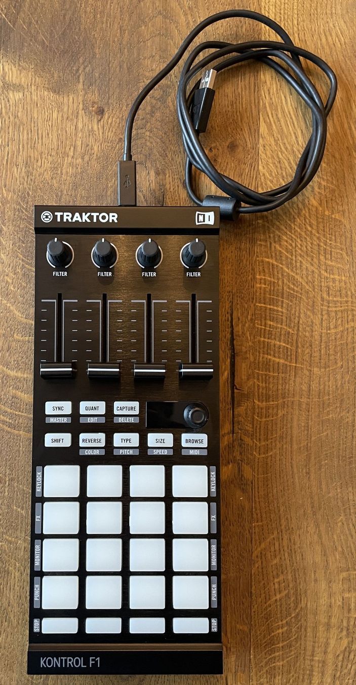 Native Instruments Console di mixaggio: Native Instruments Traktor Kontrol F1 – DJ Controller – Usato da Uttwil venduto da SpeedJohn