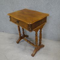 Antiker Beistelltisch Nussbaum mit Schublade HE147