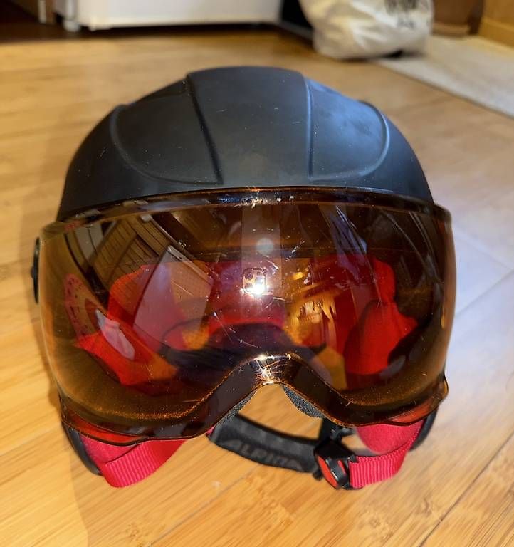 Caschi: Casque de ski Alpina pour jeune  – Usato da St-Cergue venduto da marcusfidibus
