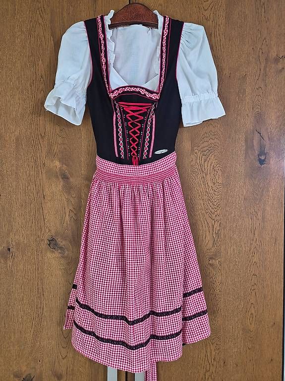 Robes: Dirndl – D'occasion à Maienfeld par cor_hb6q