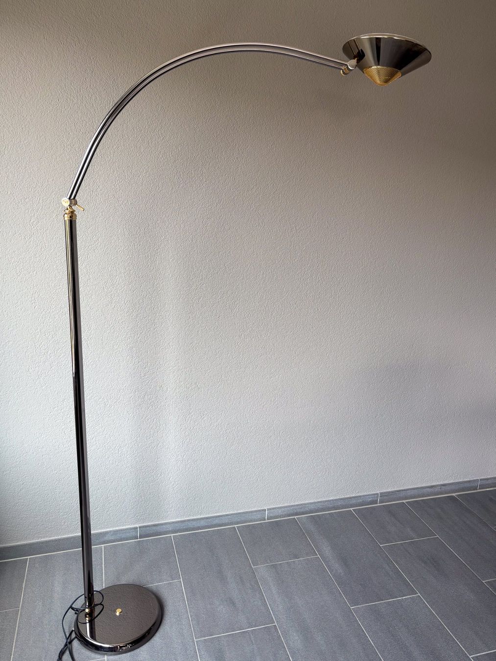 Pfister Lampade: LACRI Steh-/Bogen-Lampe, metall, mit Dimmer – Usato da Freienbach venduto da Mapkyc 1