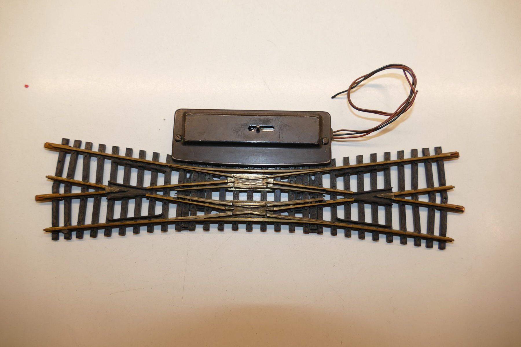 Fleischmann Modellini di ferrovie: Fleischmann H0: Elektr. Doppelkreuzungsweiche – Usato da Niederhasli venduto da rail-duerst
