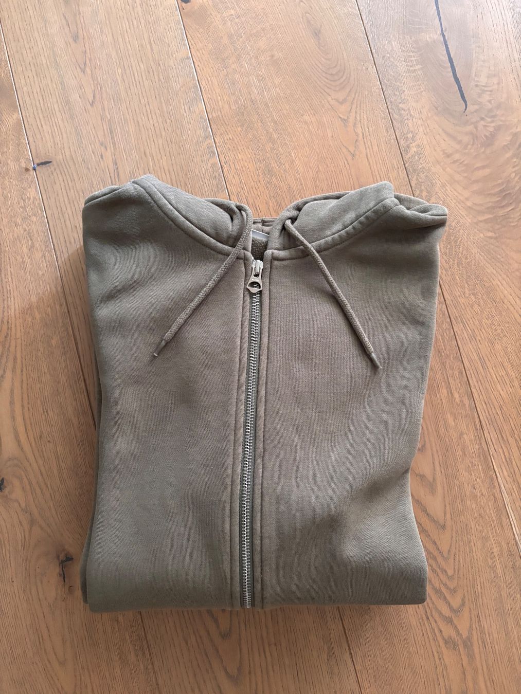 Weekday Pullover & Sweatshirts: Grüner Basic Zip-Up Hoodie – Gebraucht aus Trübbach von Nico.Broder 2