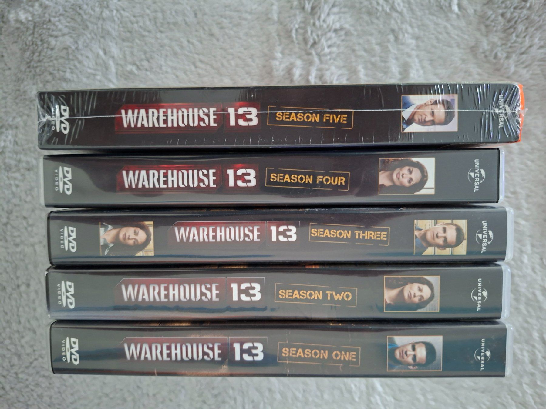 Alle DVDs: WAREHOUSE 13  STAFFEL 1 - 5 – Gebraucht aus Aesch BL von Burschi59 1