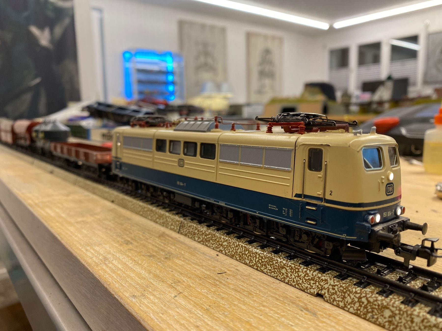 Märklin Modelleisenbahnen: Märklin 3058 DB BR151 schwerer Güterzug – Gebraucht aus Lupsingen von New-Haven