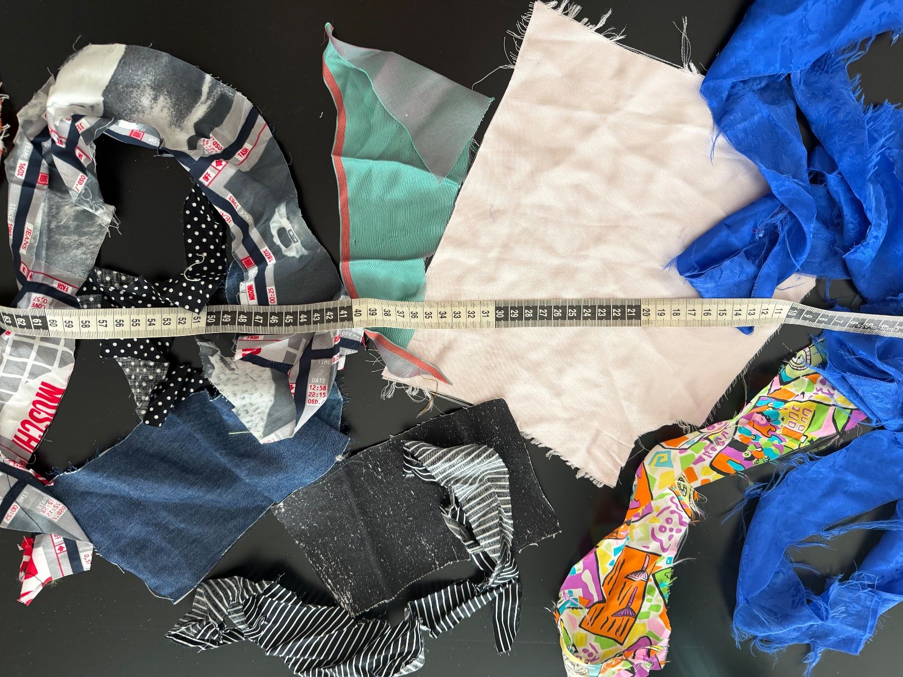 Tessuti: Stoffreste-Sack: kunterbunt, ideal für Patchwork + Basteln! – Nuovo (secondo la descrizione) da Winterthur venduto da tat_ky5h 9