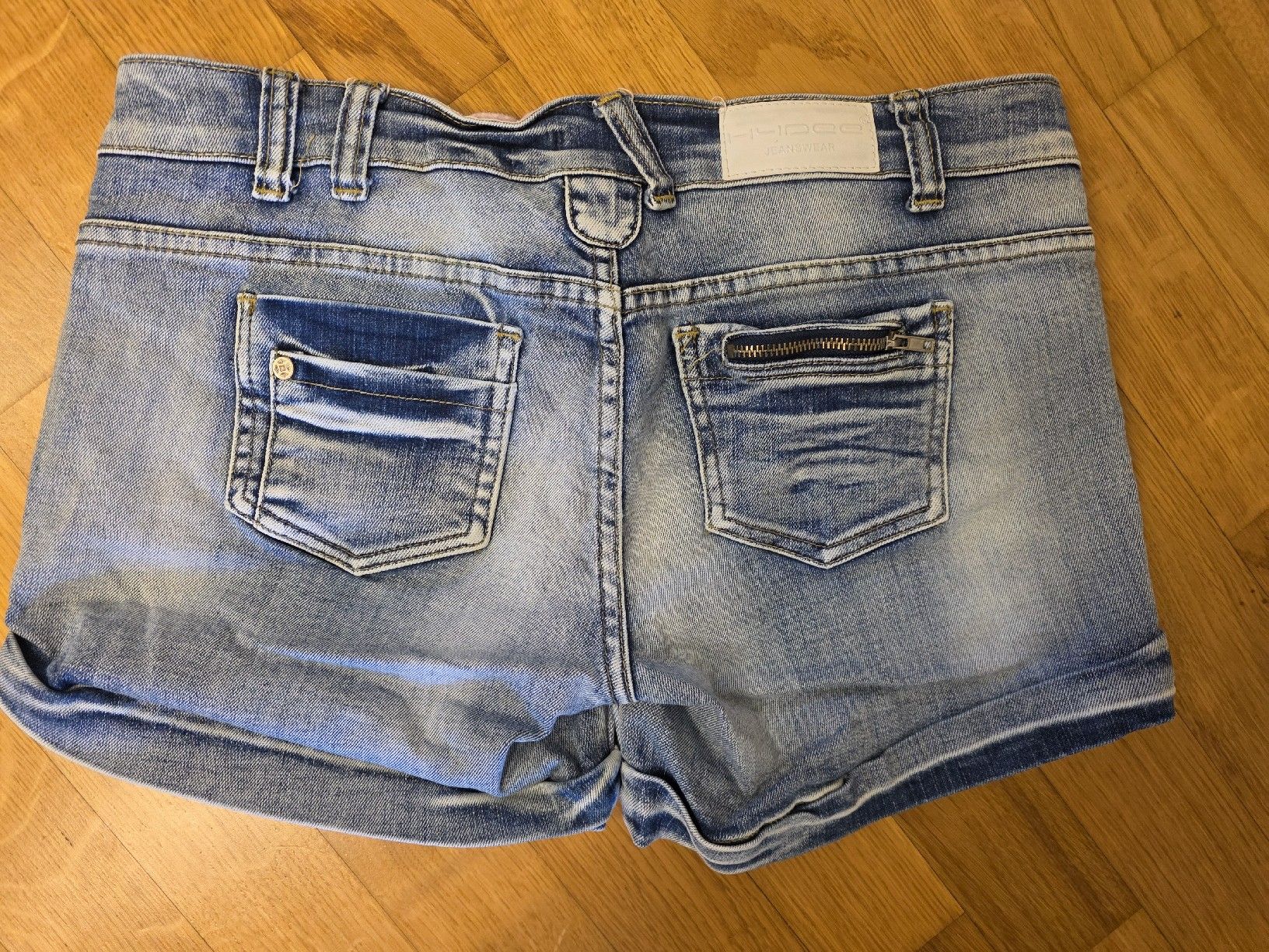 Jeans: Kurze Hose / Hotpants Jeans – Usato da Rothrist venduto da Dip306 1