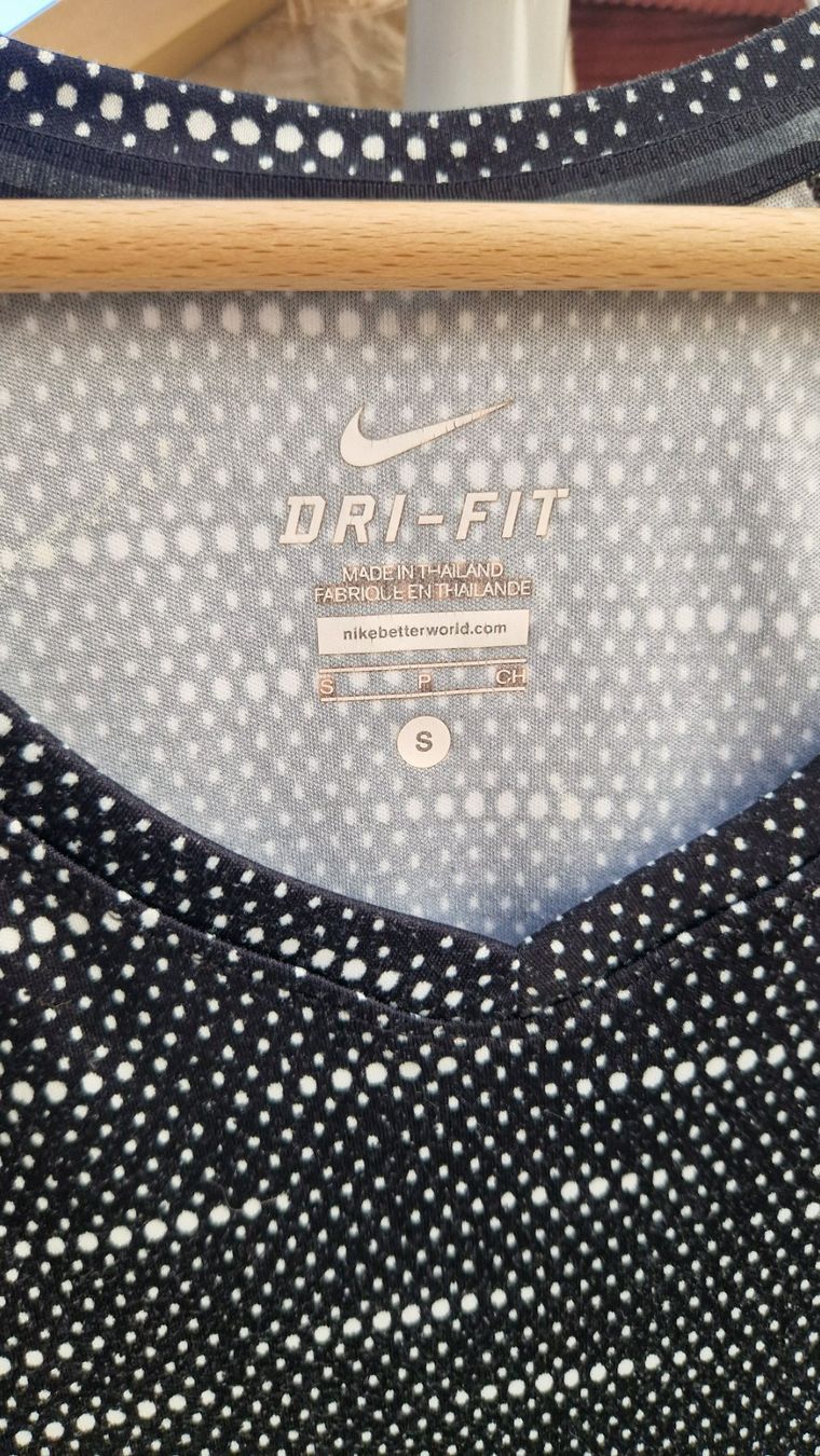 T-shirt: Nike Sport Shirt – Usato da Zürich venduto da vanessa_A 1