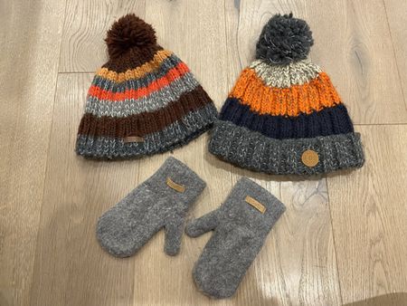 Set: 2 Kappen/Mützen und Handschuhe von Barts 4-8 Jahre