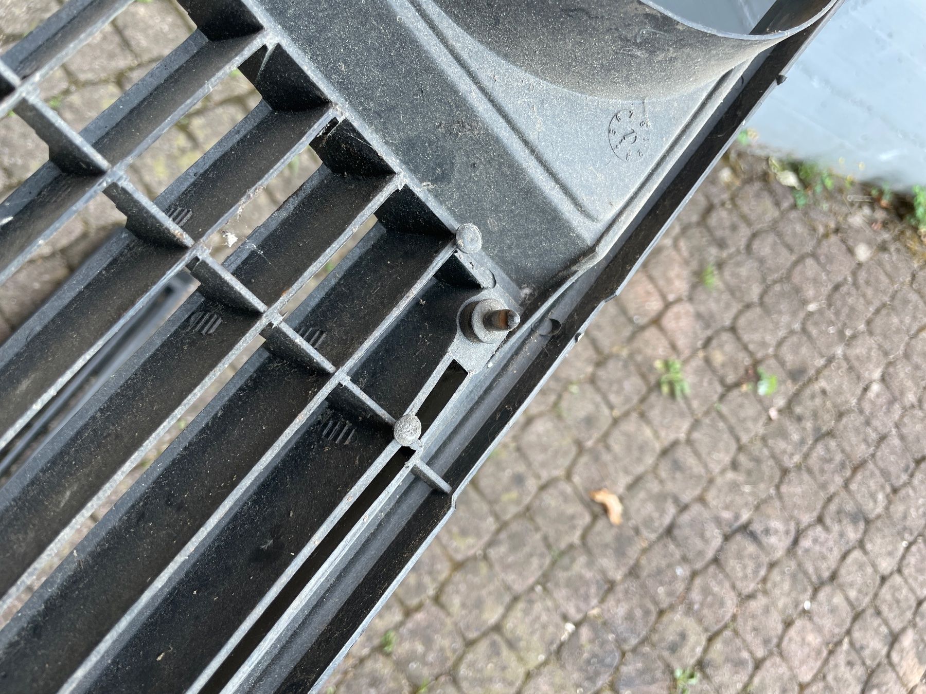 Volkswagen Alle Autoersatzteile: VW T3 Typ2 Kühlergrill Kombination – Gebraucht aus Obergerlafingen von bas_b7v6 6
