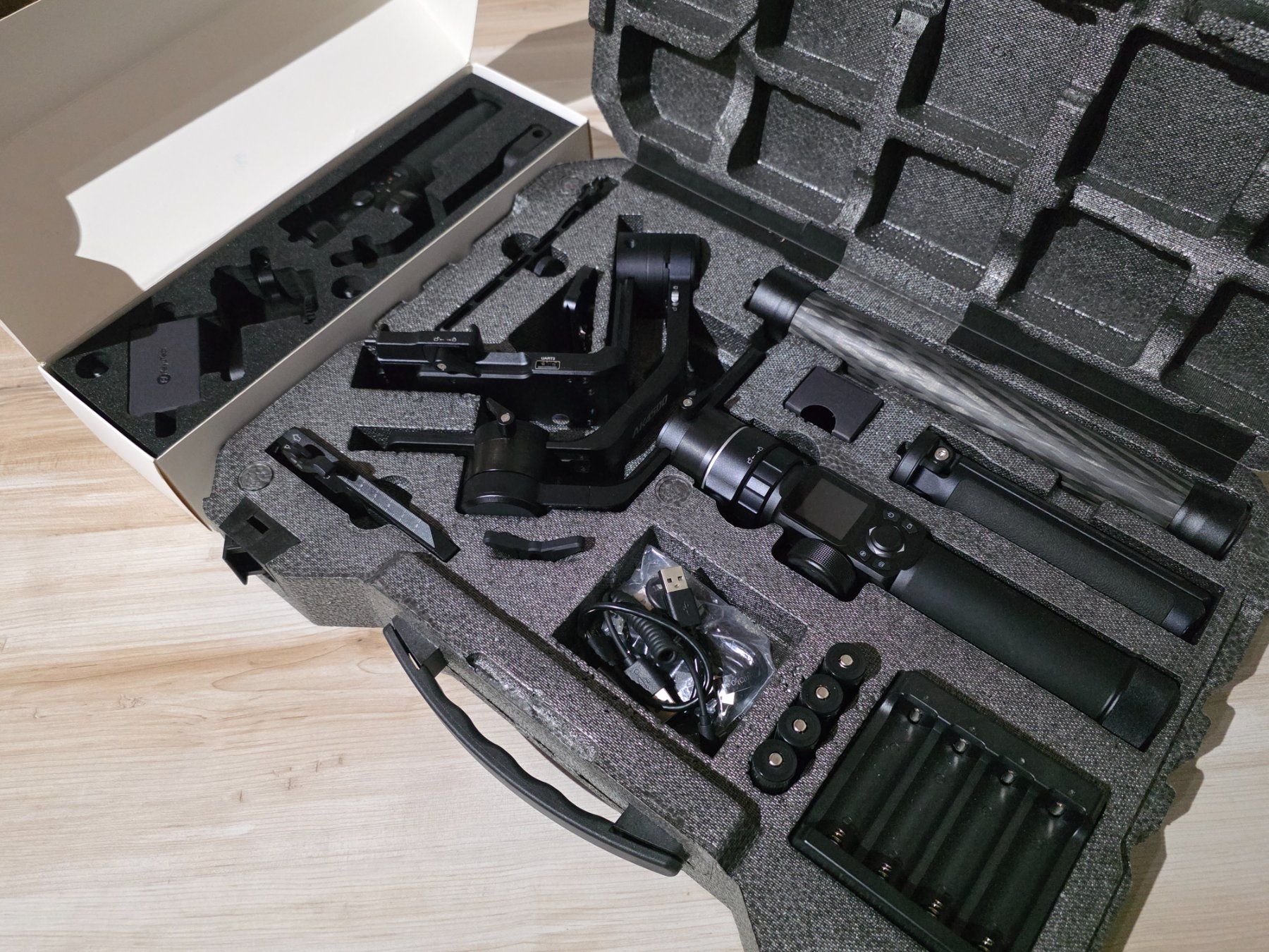 Treppiedi & Teste: Gimbel Feiyu Tech AK4500 inkl. Accessories Kit – Usato da Reichenburg venduto da Landolt_Luca