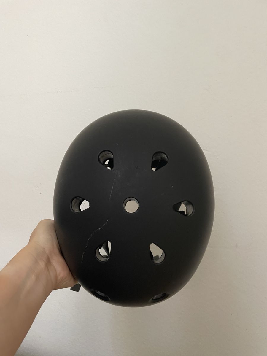 Helme: Schwarzer Velo Helm gut erhalten – Gebraucht aus Zürich von Carlajimena 5