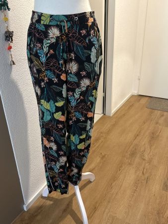 leichte Sommerhose schwarz mit Muster von Bonita Gr. 38