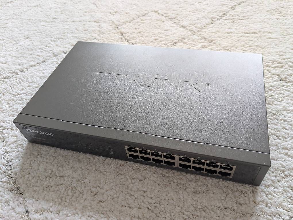 TP-Link Modem & Router: TP-Link TL-SG1016D 16-port Switch – Usato da Zürich venduto da Lorenzin06