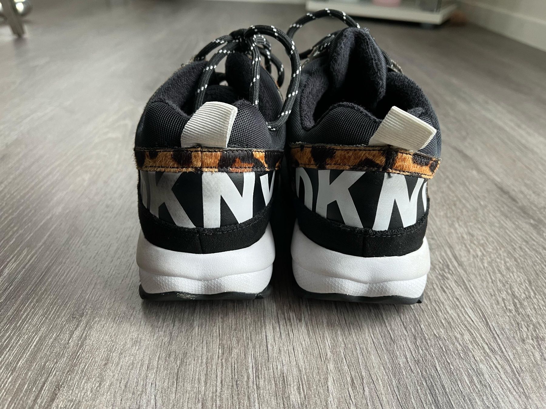 DKNY Scarpe da donna: DKNY Sneaker Gr. 37 - stylische Leo-Optik – Nuovo (secondo la descrizione) da Frenkendorf venduto da klourenco 2