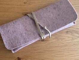 Handmade Wollfilz-Brillenetui Altrosa – Beige