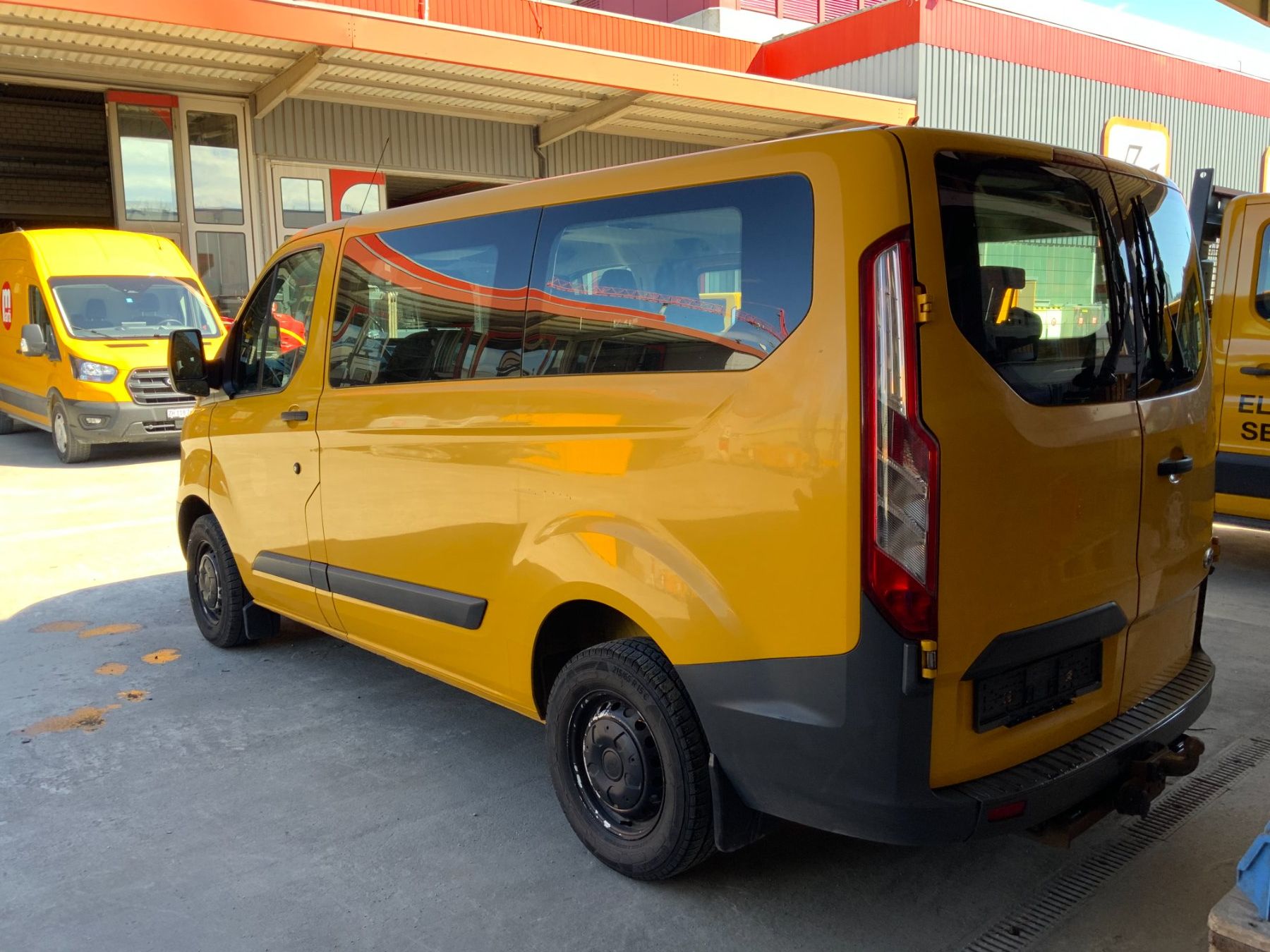 Ford Véhicules utilitaires: Ford Transit Custom 9 Plätzer Bus – Défectueux à Regensdorf par MAGZH 2