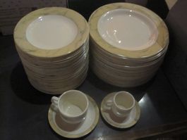 Assiettes petites ,grandes + tasses a café et express