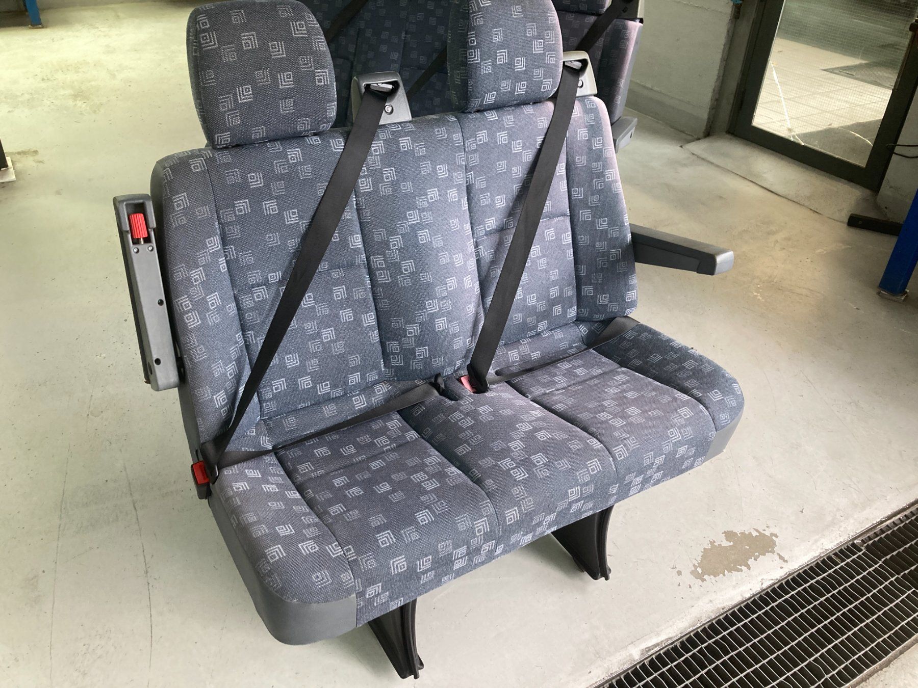 Mercedes-Benz Tutti pezzi di ricambio auto: Mercedes Benz Sprinter 903 Sitzbank 2er – Usato da Cham venduto da WB2223