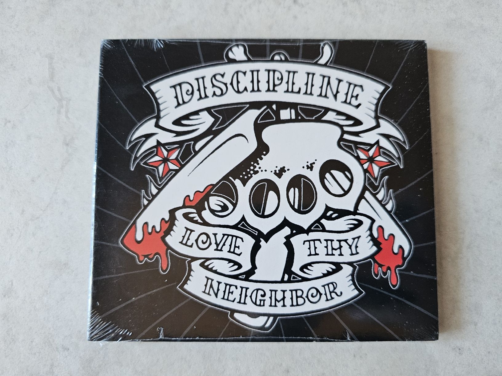 CD: Discipline  -  Love Thy Neighbor  /  Fabrikneu – Nuovo e nell'imballaggio originale da Schneisingen venduto da backstore24