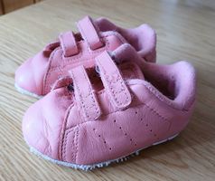 Premières chaussures Adidas taille 18 