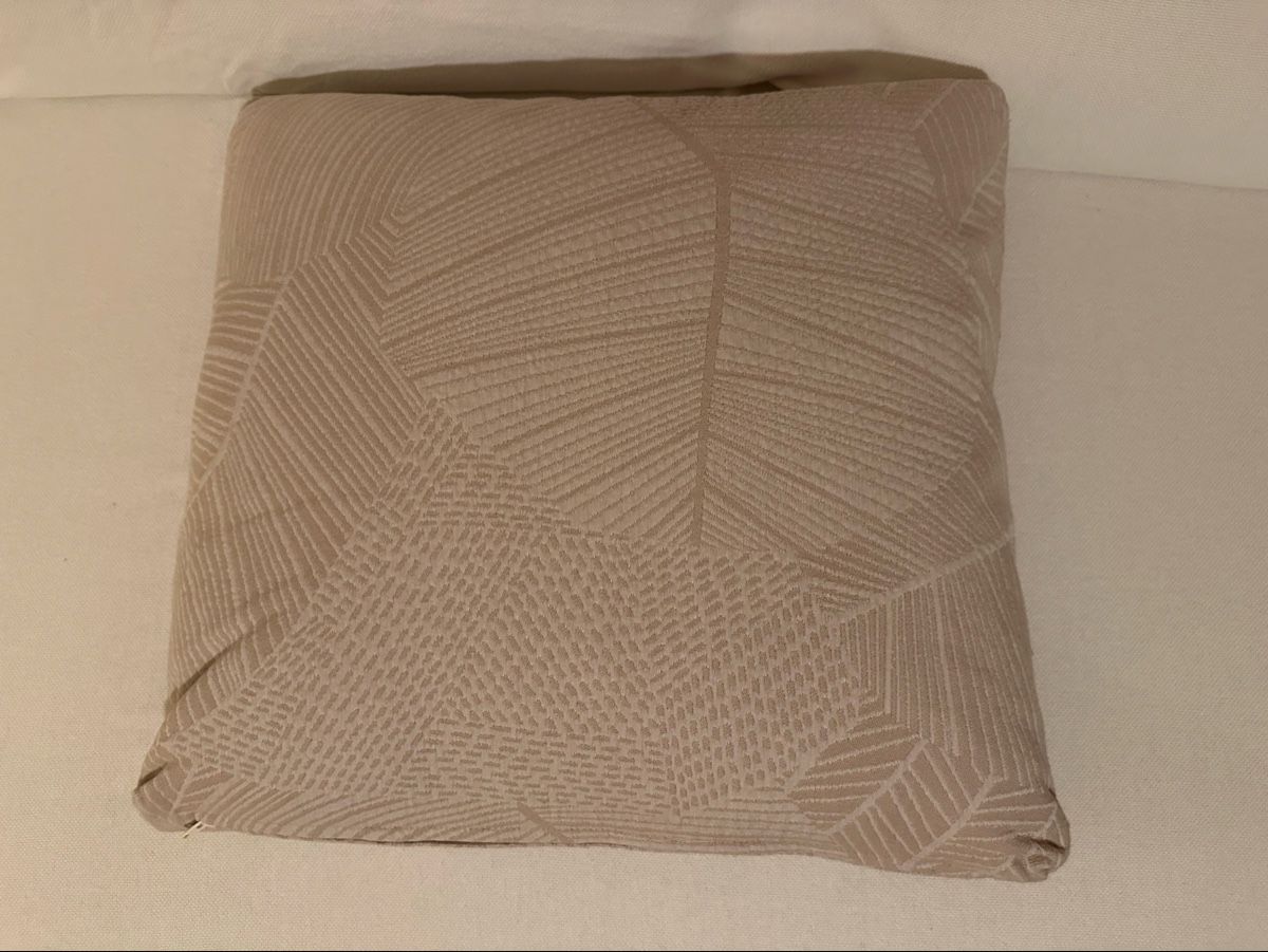 Ikea Cuscini: 2 Cushions with Beige Covers - Excellent Condition – Nuovo (secondo la descrizione) da Wallisellen venduto da var_v7fd 2