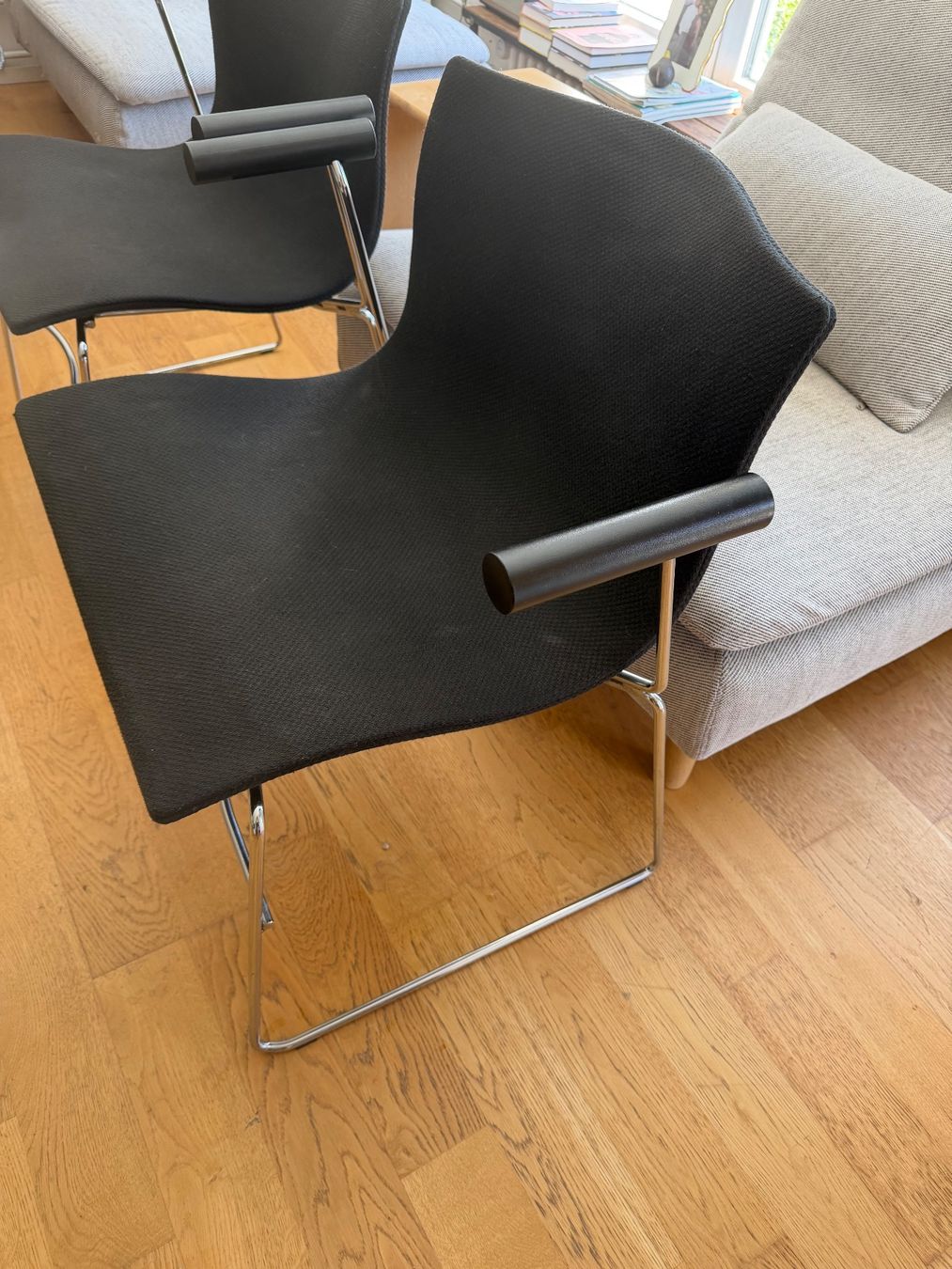 Knoll Stühle: Set 2 Stühle Knoll Stuhl mit gewebtem dicken Stoff – Gebraucht aus Nussbaumen AG von normajeanbaker 2