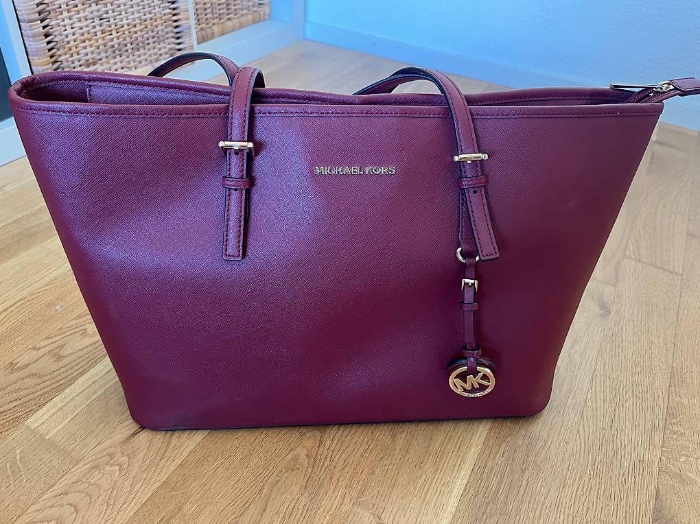 Michael Kors Sacs femmes: Michael Kors Tasche Original Rot – D'occasion à Güttingen par sin_6lcy