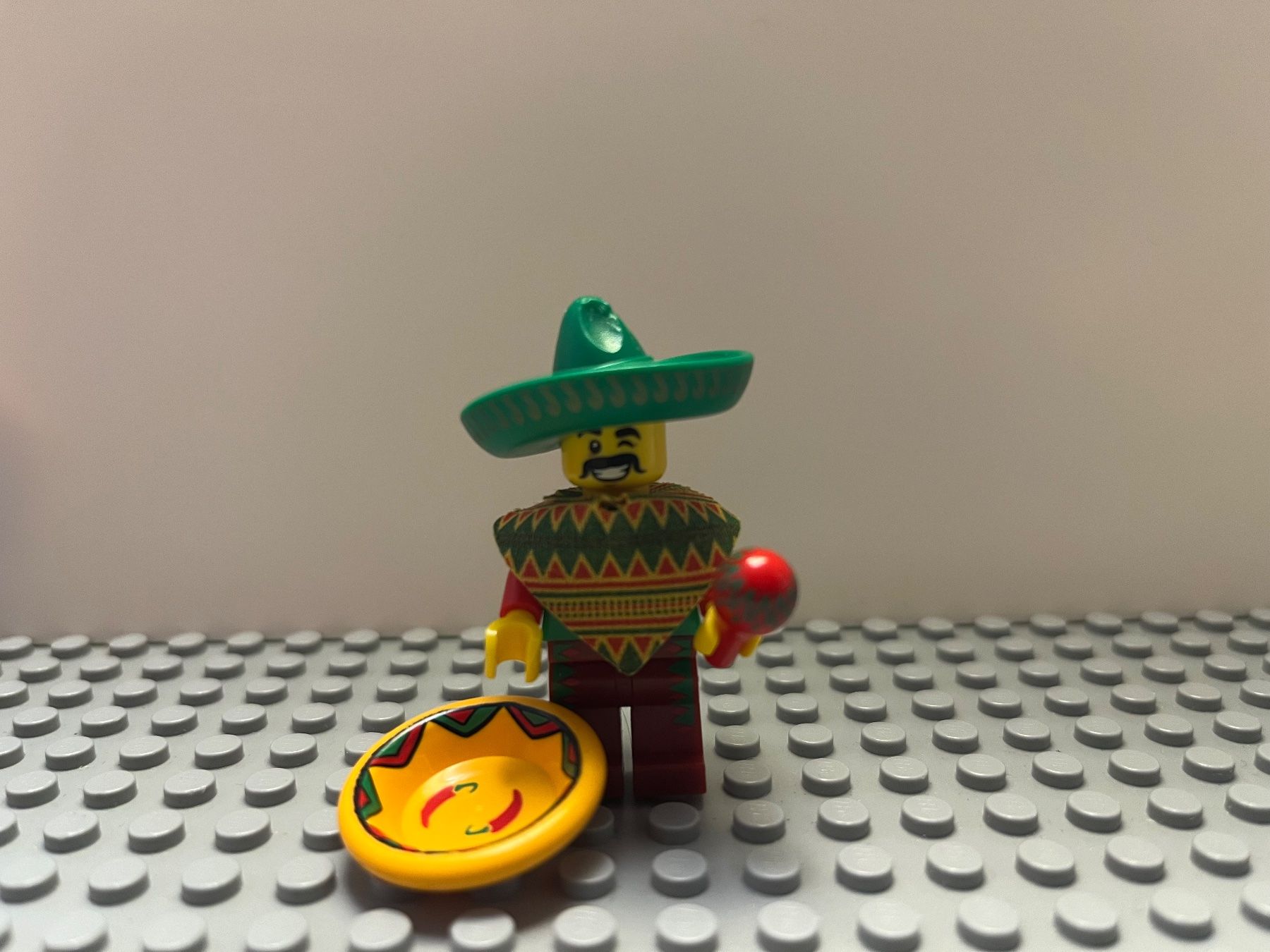 Lego Kit di costruzioni: Lego Taco Tuesday Guy – Usato da Basel venduto da Swi-7621