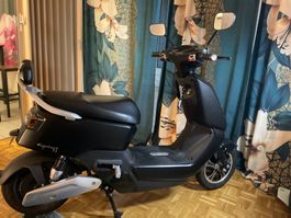 Elektroroller Black neu,   nur 400 km Modell 2023