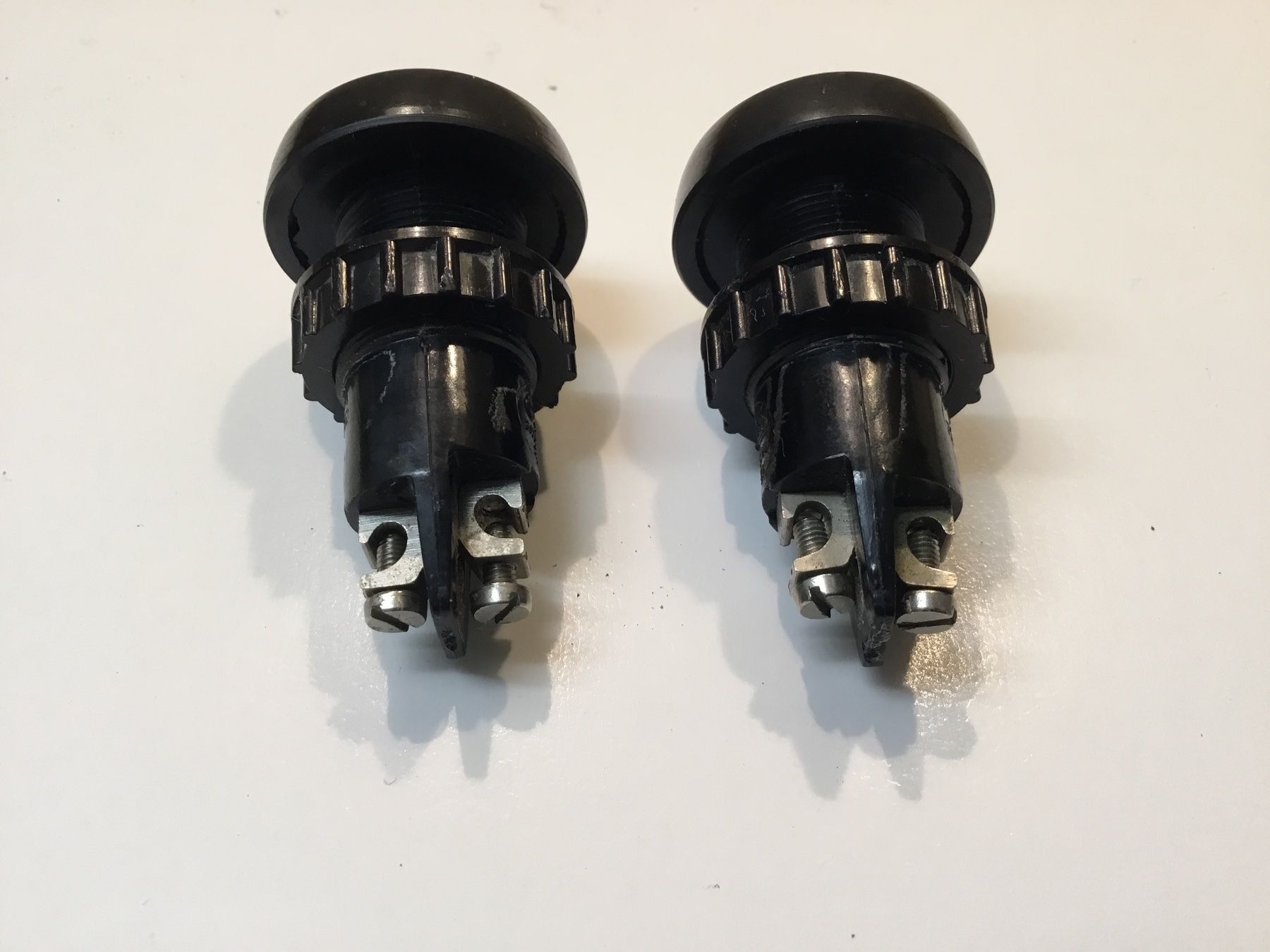 Elektronikbauteile: Alte Funktionsanzeige Lampen aus Bakelit – Gebraucht aus Kreuzlingen von Schuggerman 2