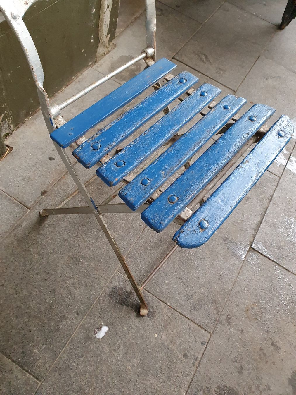Sedie: antiker Klappstuhl für den Garten oder Balkon – Usato da Luzern venduto da steuereinheit 2
