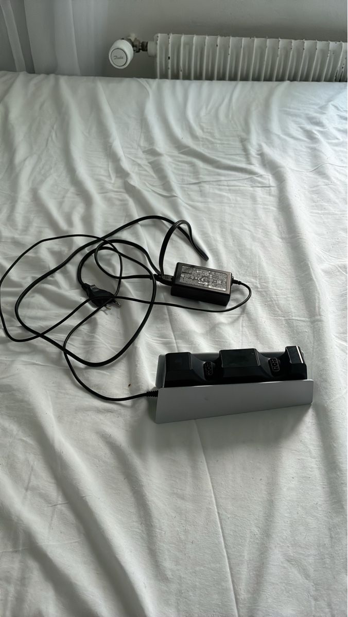 Sony Ladegeräte: Ladestation mit Netzteil gebraucht – Gebraucht aus Thun von ton_2fcg