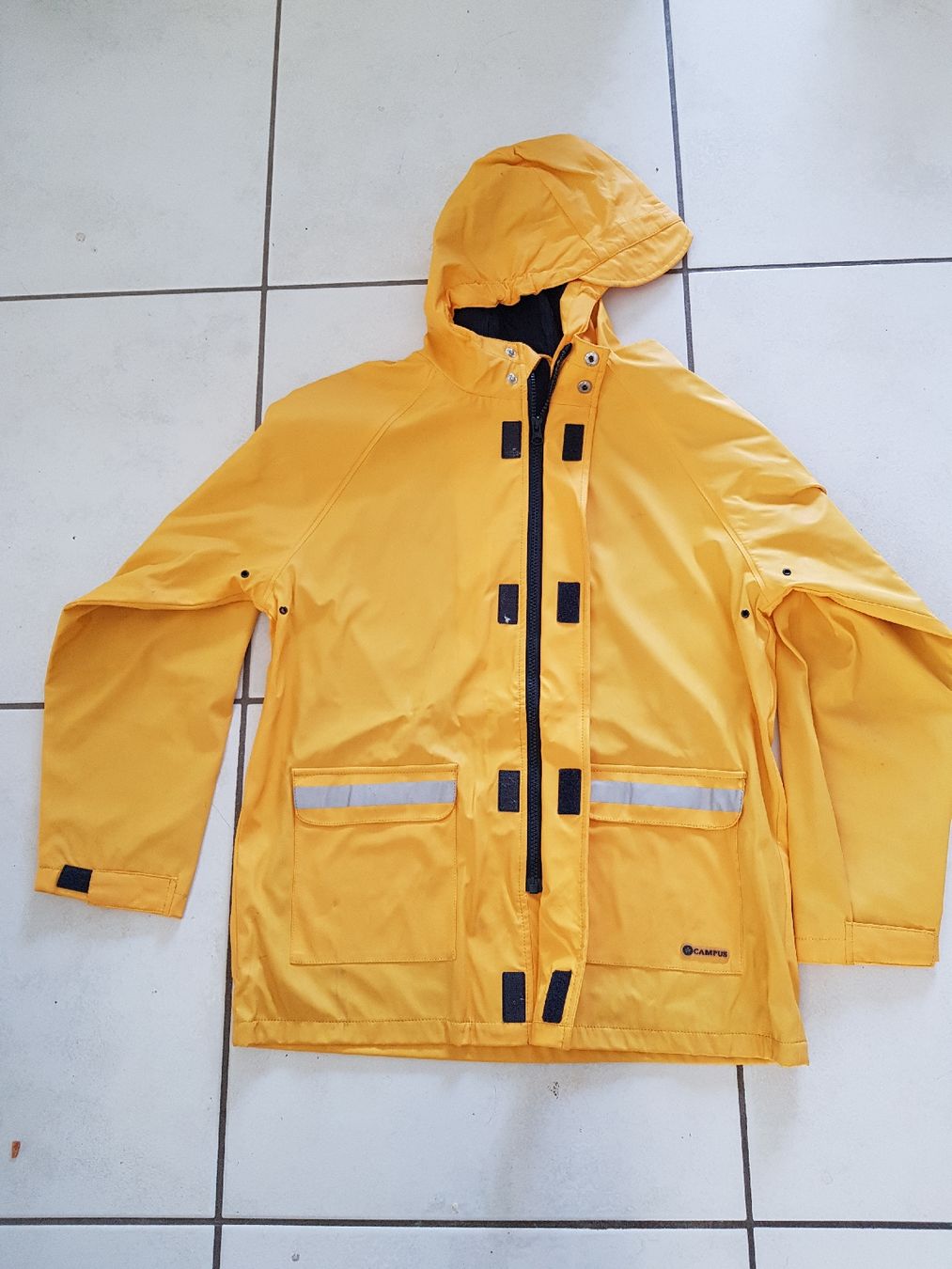 Jacken: ciré de pluie – Gebraucht aus Hermance von Triplebizzo