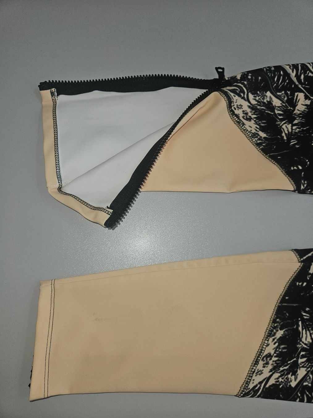 Leggings: Yoga / Sporthose – Nuovo (secondo la descrizione) da Zürich venduto da ONVA-RE-USE 2