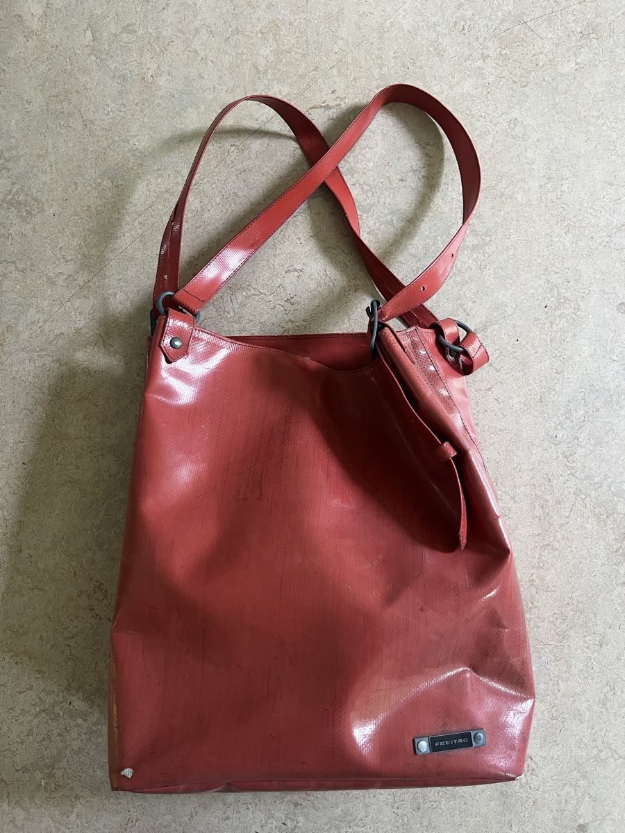 Freitag Sacs: Freitagtasche in Coral – D'occasion à Biel/Bienne par nin_7fwd 2