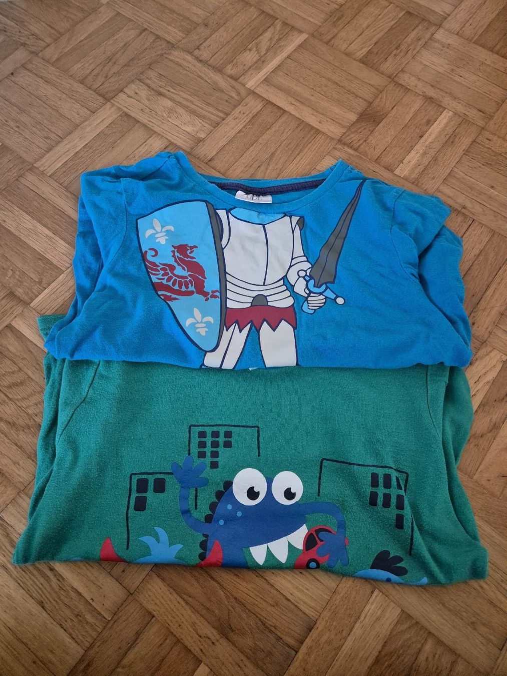 Pigiama & Simili: 2 Pyjama Oberteile Gr. 116 – Usato da Kappel SO venduto da tiger1921