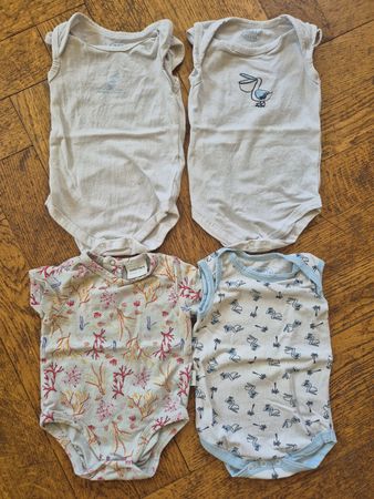 Lot de 4 bodies bébé taille 62/68
