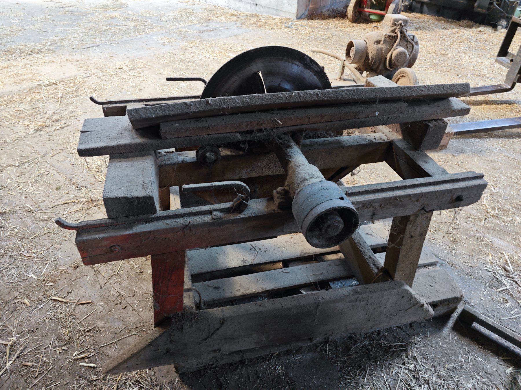 Alle Maschinen: Pfahlschnitz Maschine mit Schärfstein – Gebraucht aus Weisslingen von trueb1 3