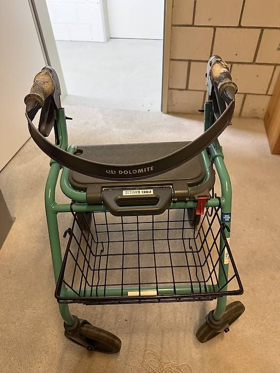 Gehhilfen: Rollator Dolomite mit Sitz - gut erhalten – Gebraucht aus Schindellegi von rocco1967