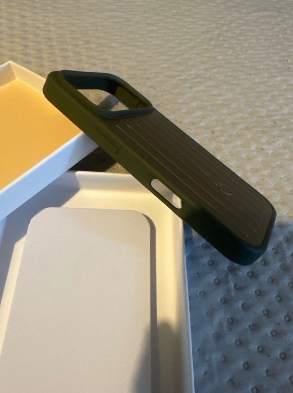 Apple Cover & Protezioni schermo: Case iPhone 17 Pro RIMOWA – Nuovo (secondo la descrizione) da Schötz venduto da sar_8xg7