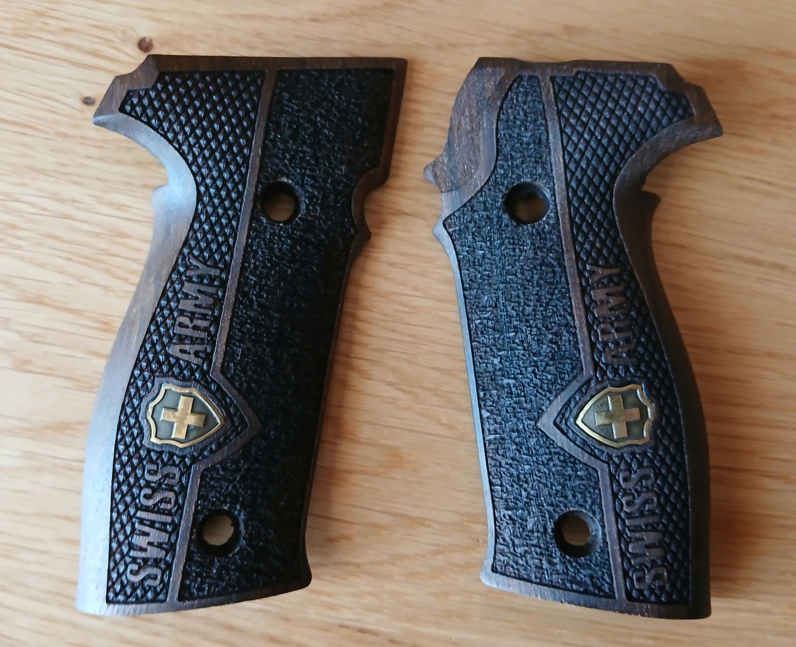 Sig Sauer Tiro a segno: Plaquettes bois pour Sig P226 – Nuovo (secondo la descrizione) da Sciernes-d'Albeuve venduto da Dojo004