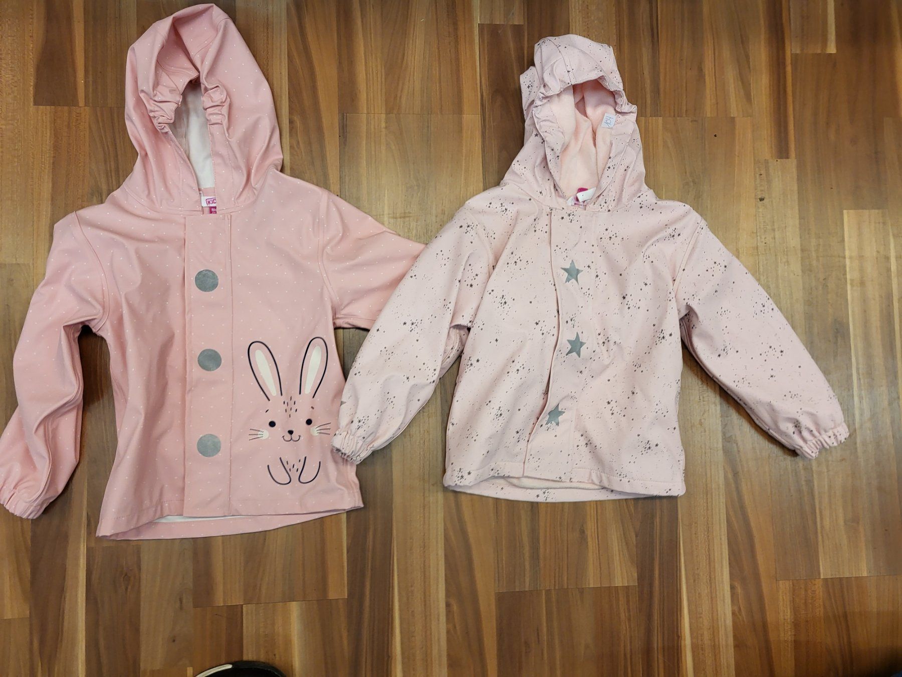Lotti & Set di vestiti: 2 Regenjack3n 98 und 104  B2 – Usato da Schwarzenburg venduto da Sunny0290