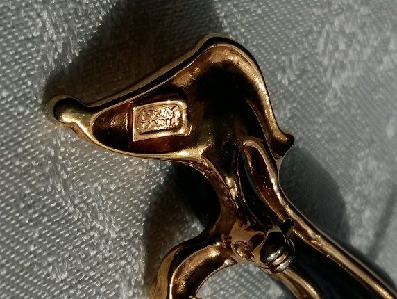 Broschen & Nadeln: moderner Schmuck - Dackel-Brosche – Neu (gemäss Beschreibung) aus Riedholz von dekozauber 1