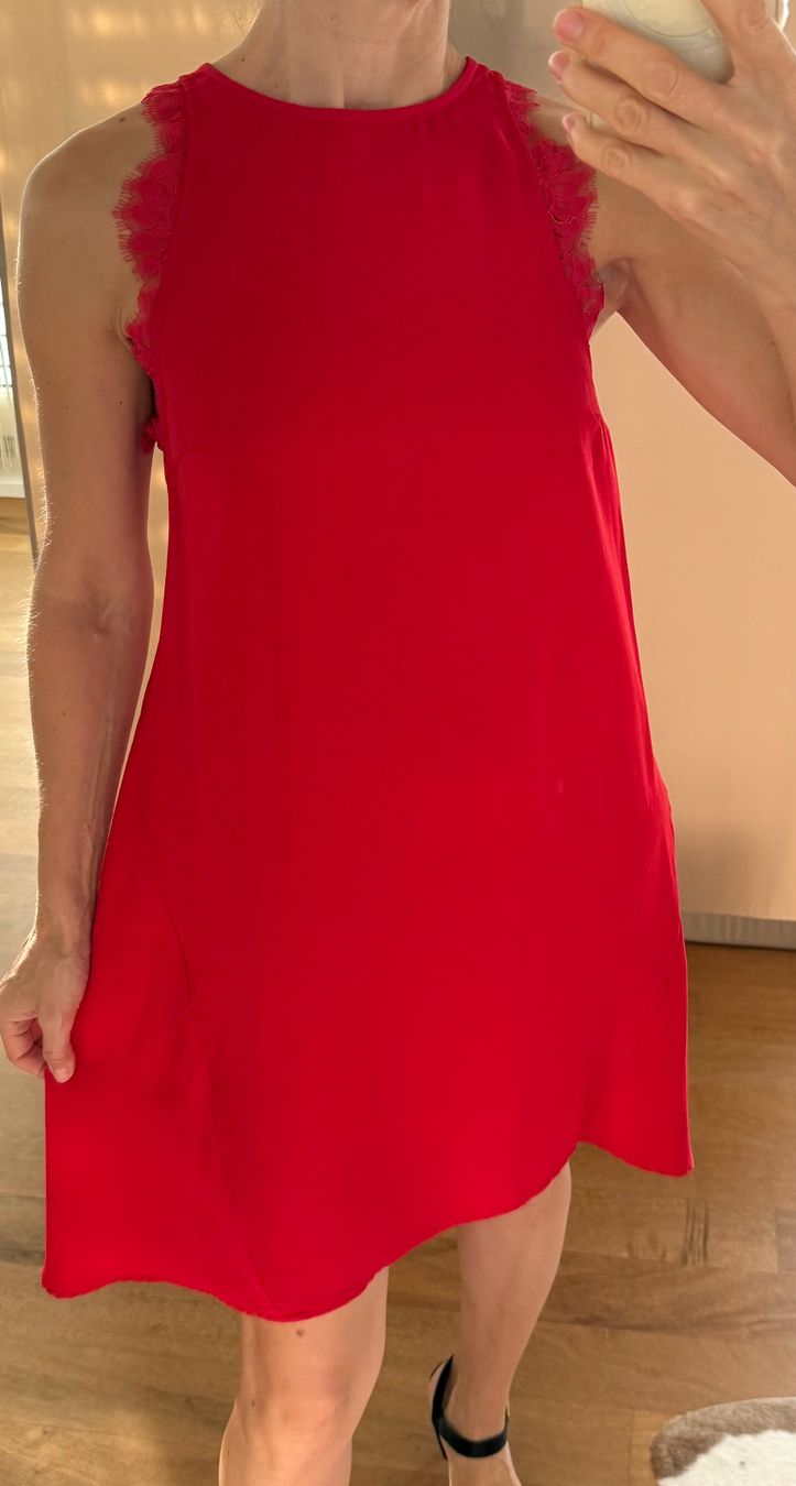 Vestiti: Kleid rot mit Spitzendetails Grösse 34 – Usato da Stansstad venduto da InStyle8