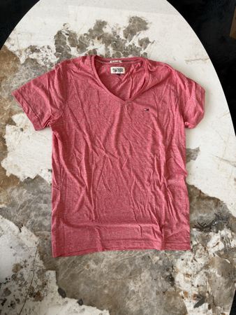 Herren T-Shirt Tommy Hilfiger V-Ausschnitt Grösse M Rot