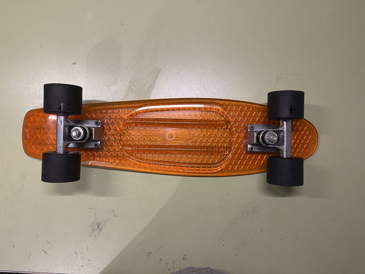 Skateboards: Skateboard orange 80er Stil, aus 2019 – Usato da Eglisau venduto da eglisau1 2