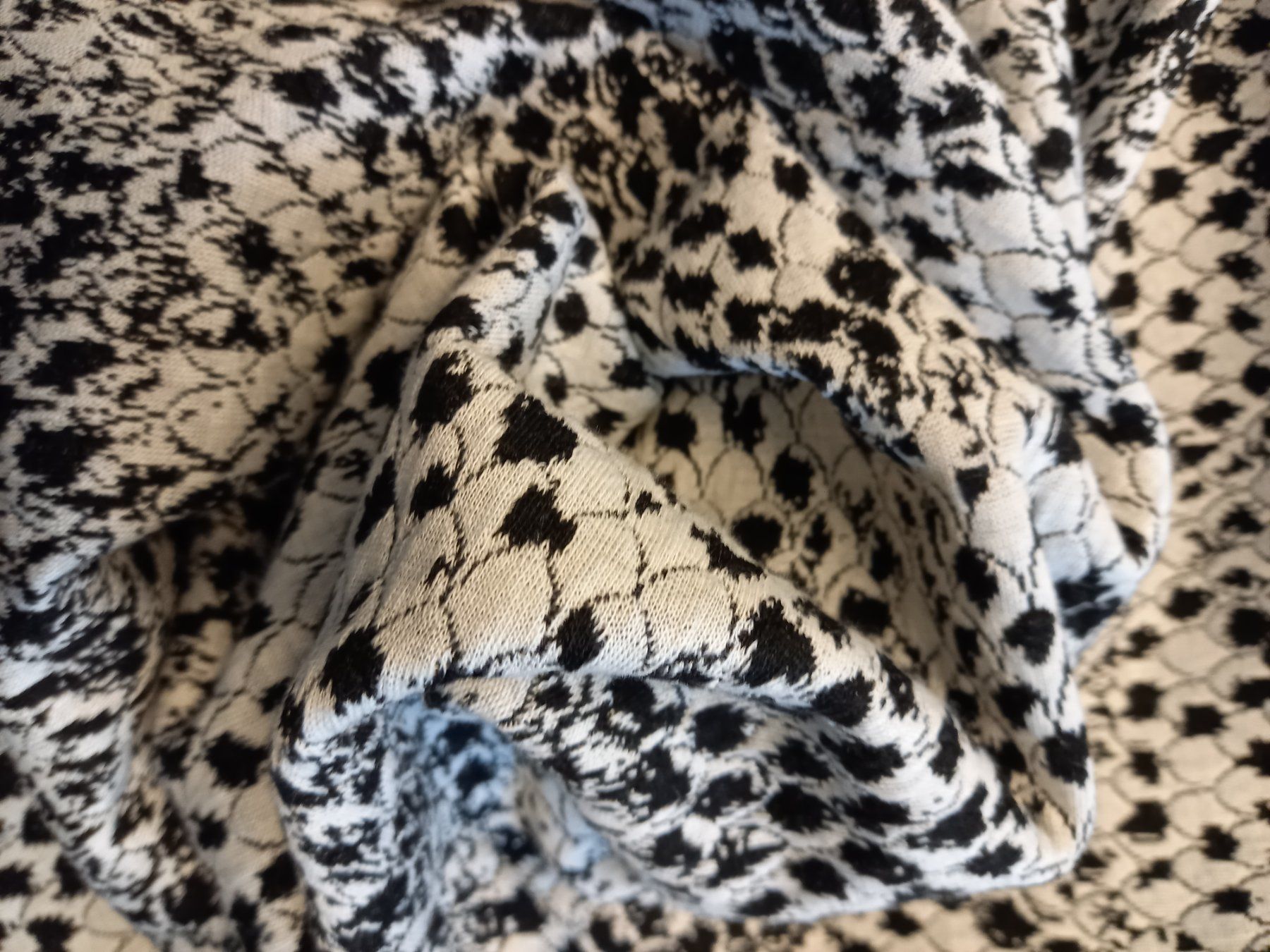 Tessuti: 3 m Jersey Jacquard weiss/schwarz – Nuovo (secondo la descrizione) da Lichtensteig venduto da mondkleider 1