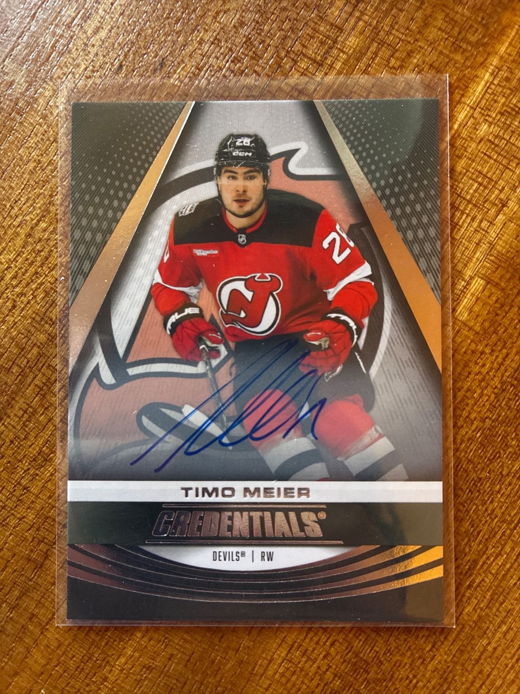 Topps Sammelbilder & Trading cards: Upper Deck Credentials Timo Meier on card Auto – Gebraucht aus Wangenried von Garagara