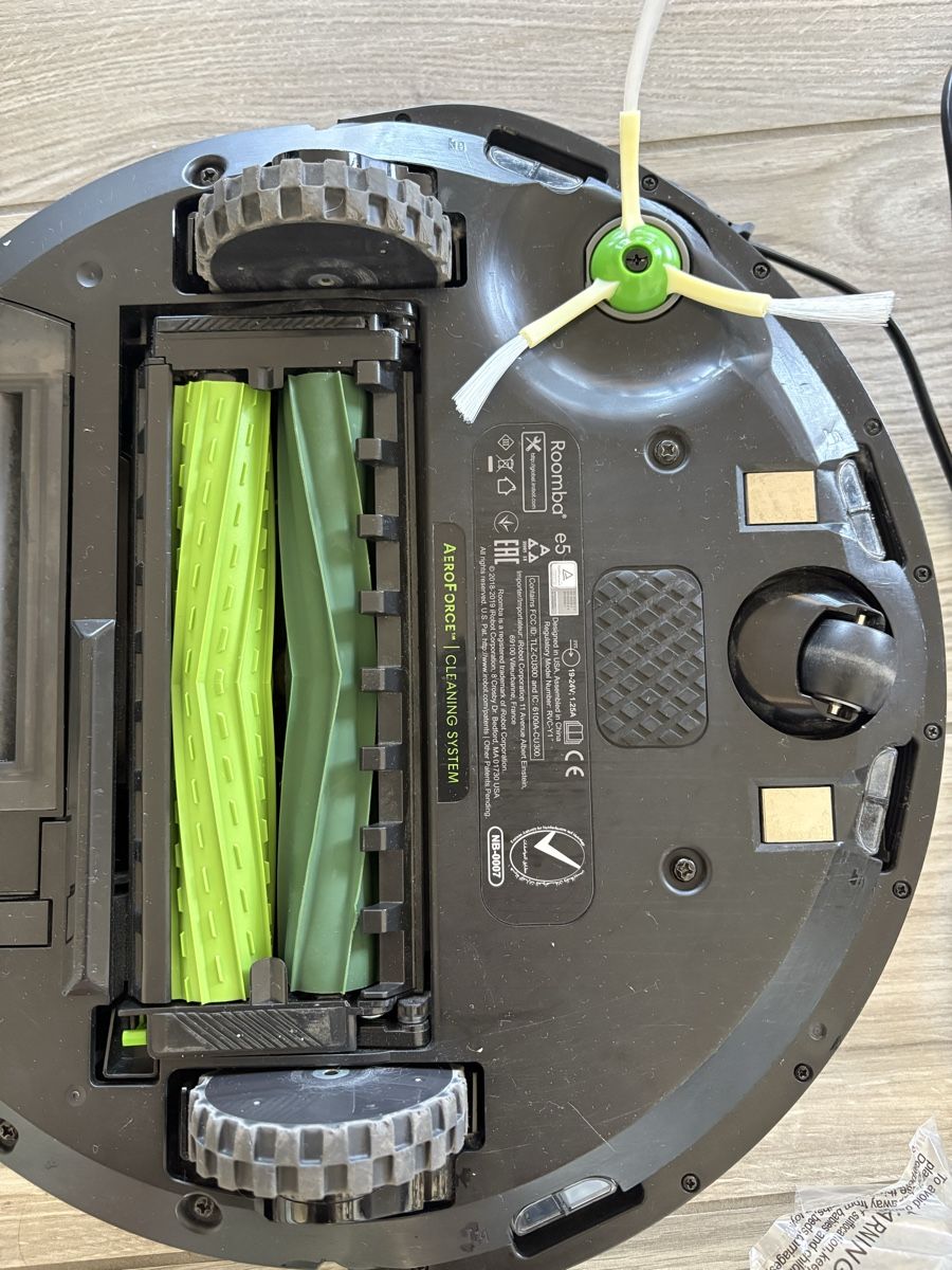 Irobot Aspirapolveri & Accessori: iRobot Roomba e5 Saugroboter mit Zubehoer Zusi – Usato da Bülach venduto da Adlikerin01 2
